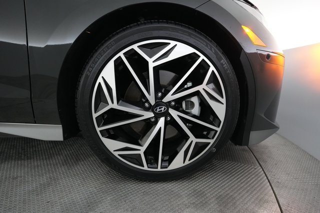 2023 Hyundai IONIQ 6 — photo 16 of 25