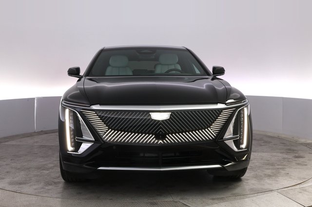 2024 Cadillac Lyriq — photo 9 of 24