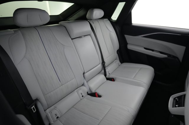 2024 Cadillac Lyriq — photo 4 of 24