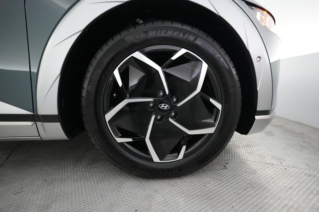 2024 Hyundai IONIQ 5 — photo 16 of 24