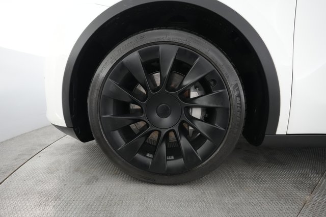 2021 Tesla Model Y — photo 15 of 27