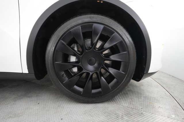 2021 Tesla Model Y — photo 16 of 27