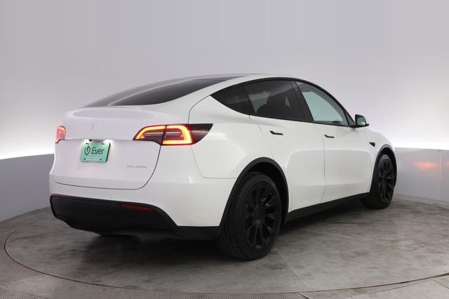 2021 Tesla Model Y — photo 2 of 27