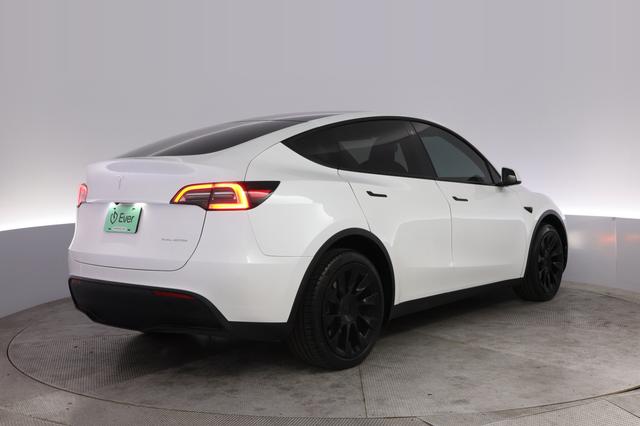 2023 Tesla Model Y — photo 2 of 22
