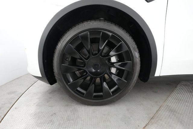 2023 Tesla Model Y — photo 15 of 22