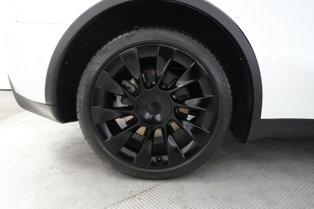 2023 Tesla Model Y — photo 17 of 22