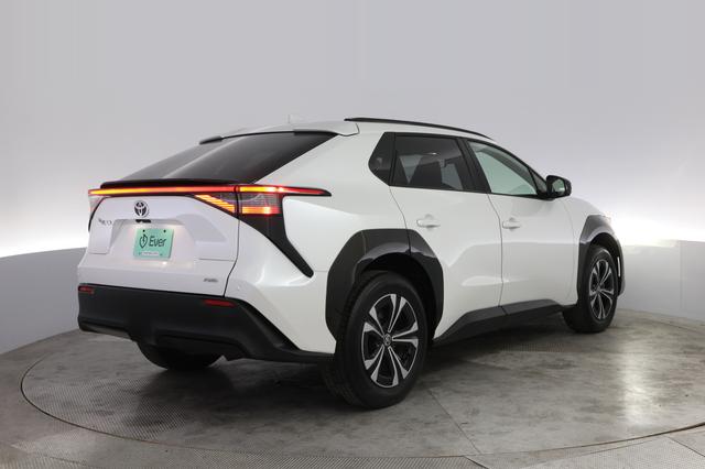2023 Toyota bZ4X — photo 2 of 24