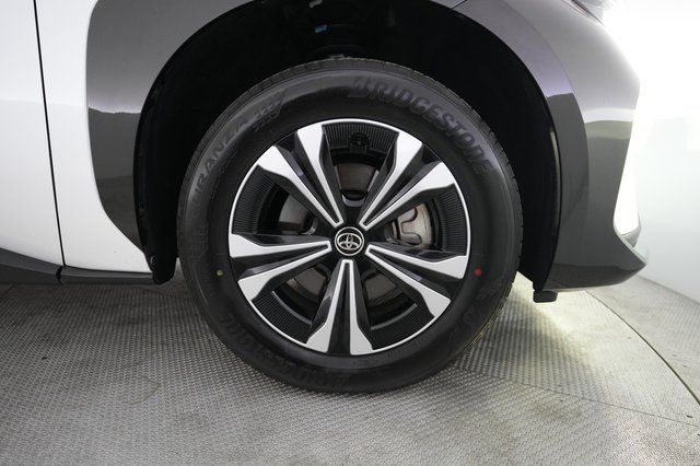 2023 Toyota bZ4X — photo 16 of 24