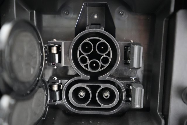 2023 Toyota bZ4X — photo 8 of 24