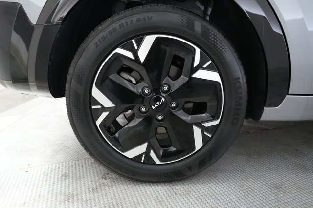 2024 Kia Niro EV — photo 17 of 23