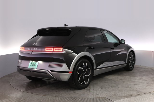2024 Hyundai IONIQ 5 — photo 2 of 31