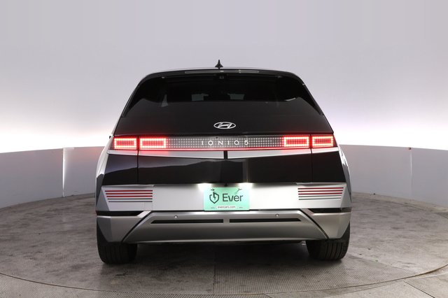 2024 Hyundai IONIQ 5 — photo 12 of 31