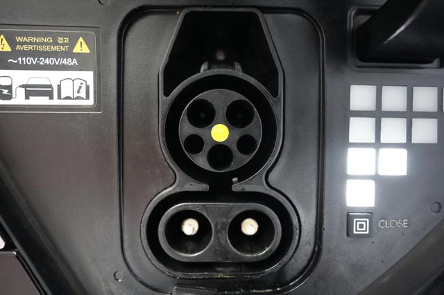 2024 Hyundai IONIQ 5 — photo 8 of 31