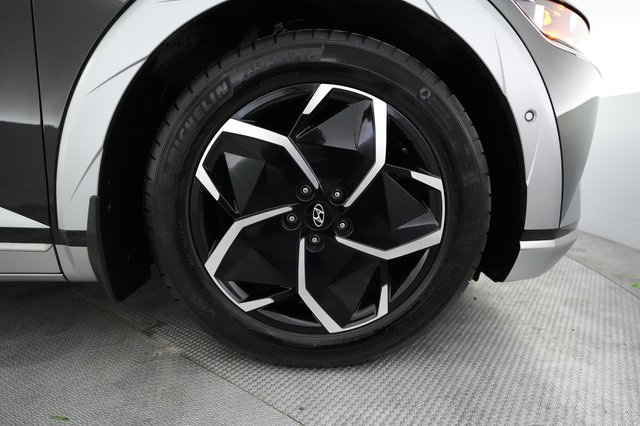 2024 Hyundai IONIQ 5 — photo 16 of 31