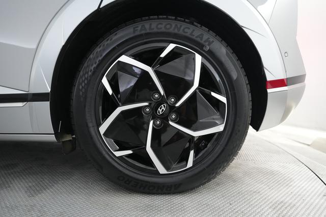 2024 Hyundai IONIQ 5 — photo 7 of 21