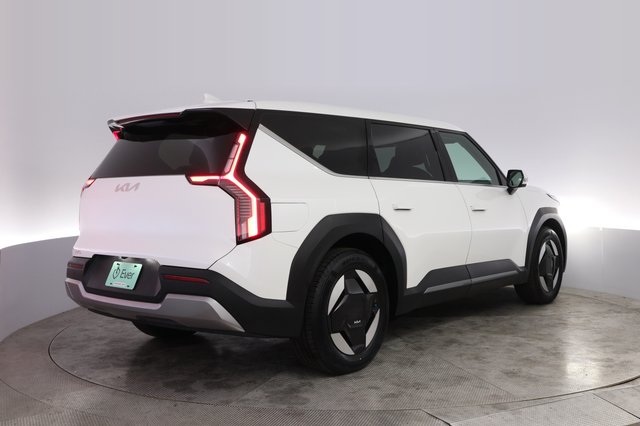 2024 Kia EV9 — photo 2 of 23