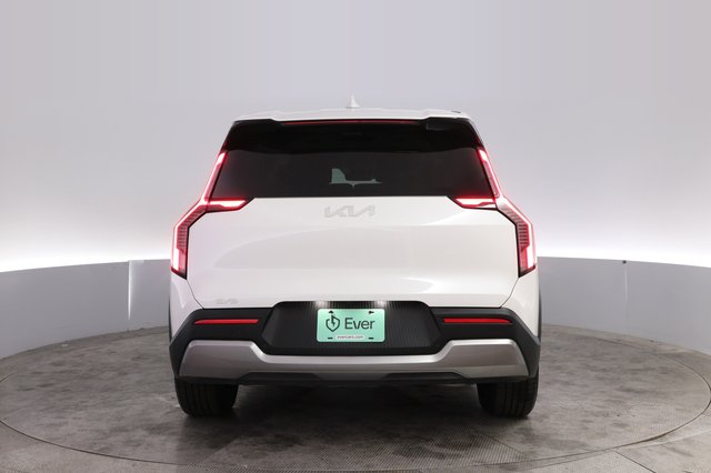 2024 Kia EV9 — photo 12 of 23