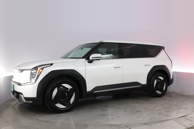 2024 Kia EV9 — photo 14 of 23