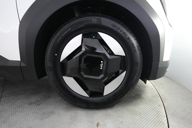 2024 Kia EV9 — photo 16 of 23