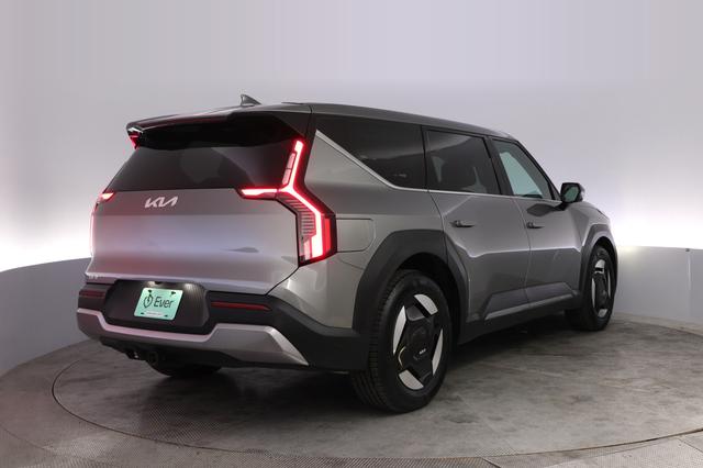 2024 Kia EV9 — photo 2 of 25