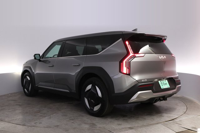 2024 Kia EV9 — photo 13 of 25