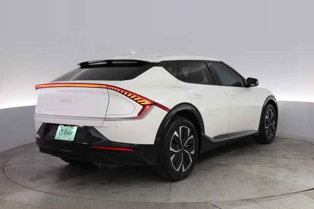 2024 Kia EV6 — photo 2 of 24