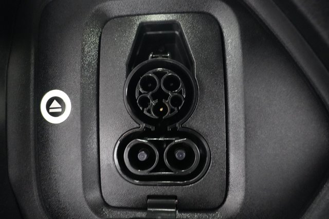 2025 Rivian R1S — photo 8 of 23