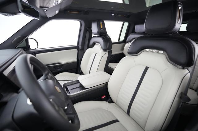 2025 Rivian R1S — photo 3 of 23