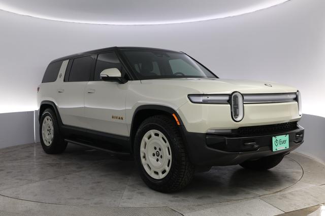 2025 Rivian R1S — photo 10 of 23