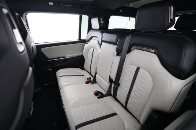 2025 Rivian R1S — photo 19 of 23
