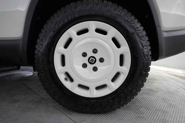 2025 Rivian R1S — photo 7 of 23