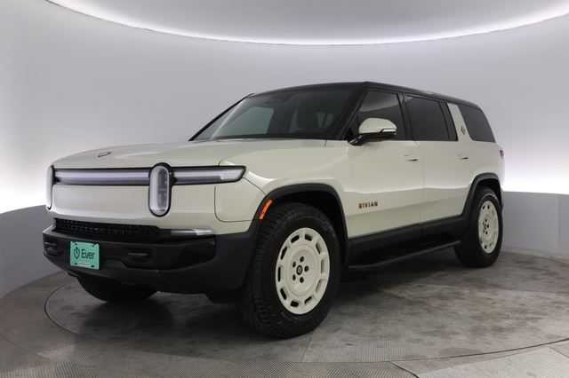 2025 Rivian R1S