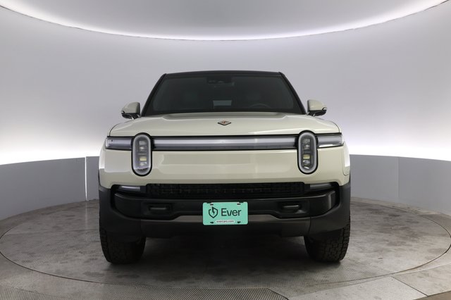 2025 Rivian R1S — photo 9 of 23