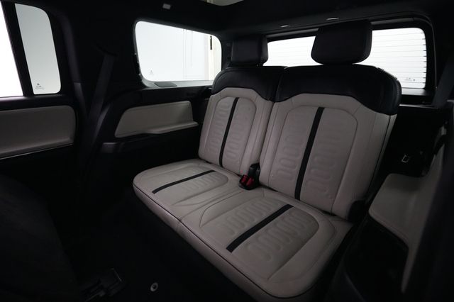 2025 Rivian R1S