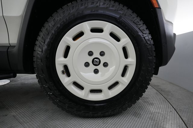 2025 Rivian R1S — photo 16 of 23