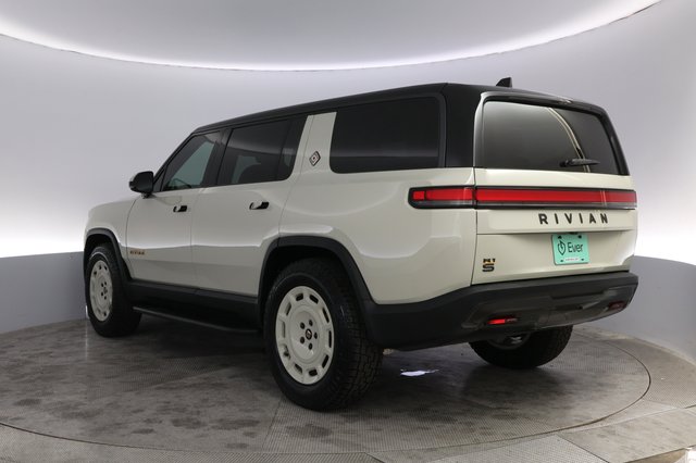 2025 Rivian R1S — photo 13 of 23