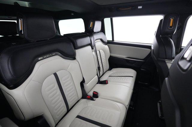 2025 Rivian R1S — photo 4 of 23