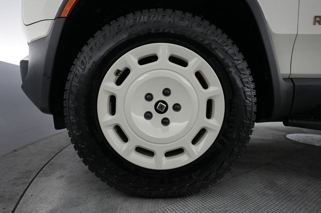 2025 Rivian R1S