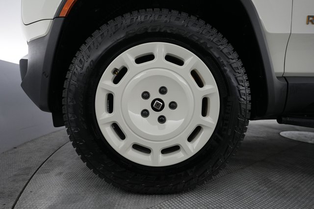 2025 Rivian R1S — photo 15 of 23