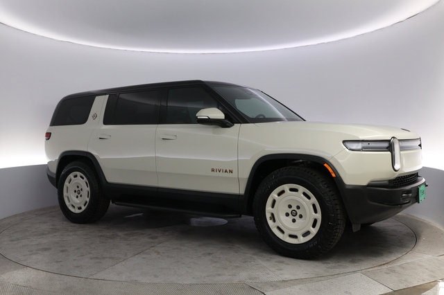 2025 Rivian R1S