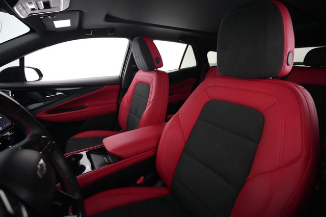 2025 Chevrolet Blazer EV — photo 3 of 23