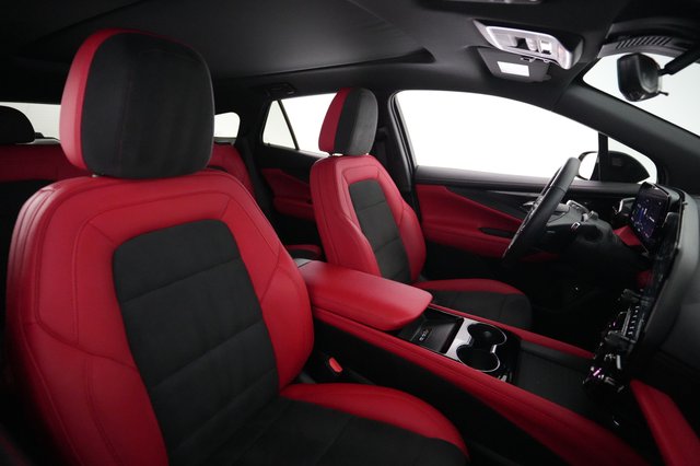 2025 Chevrolet Blazer EV — photo 18 of 23