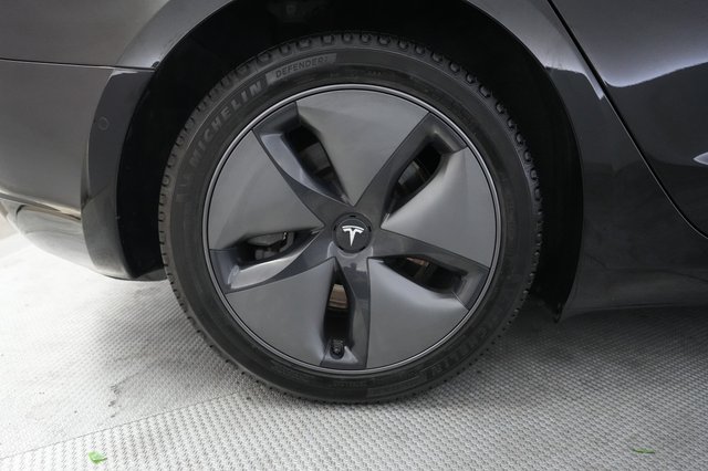 2019 Tesla Model 3 — photo 17 of 32
