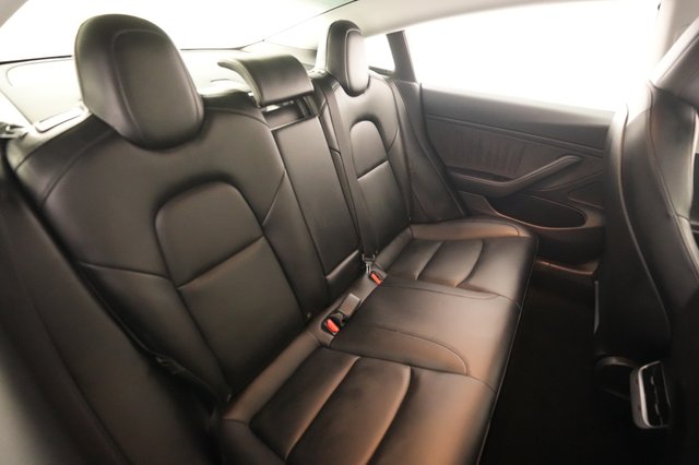 2019 Tesla Model 3 — photo 4 of 32