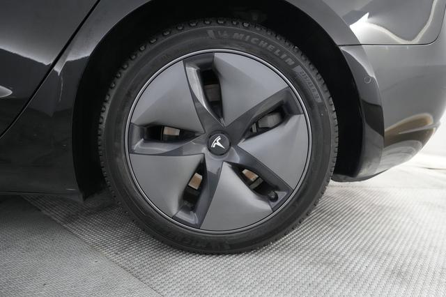 2019 Tesla Model 3 — photo 7 of 32