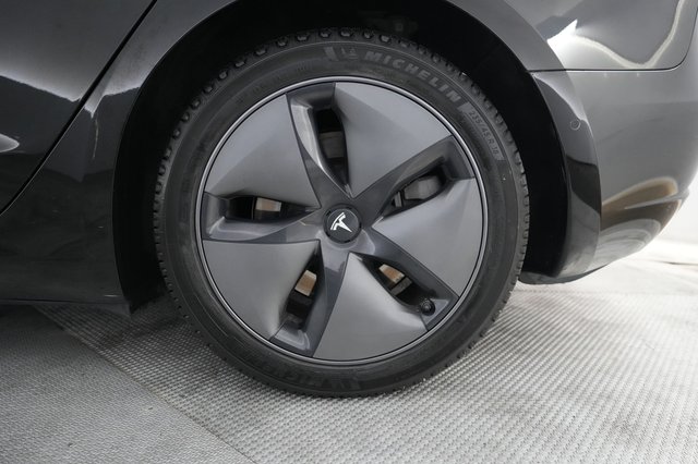 2019 Tesla Model 3 — photo 7 of 32