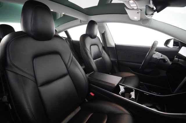 2019 Tesla Model 3 — photo 18 of 32