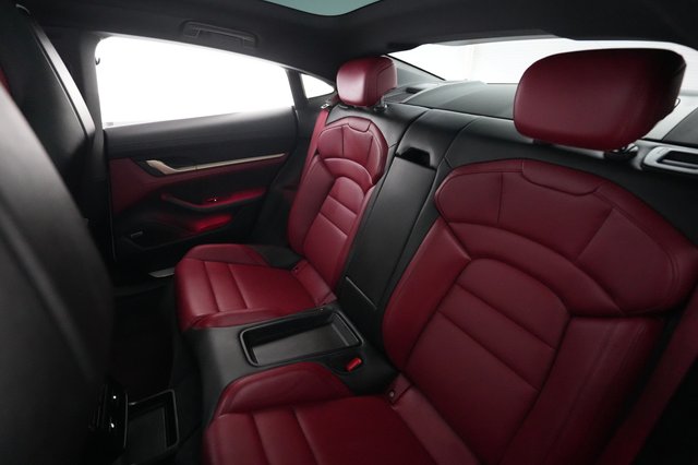 2022 Porsche Taycan — photo 19 of 27