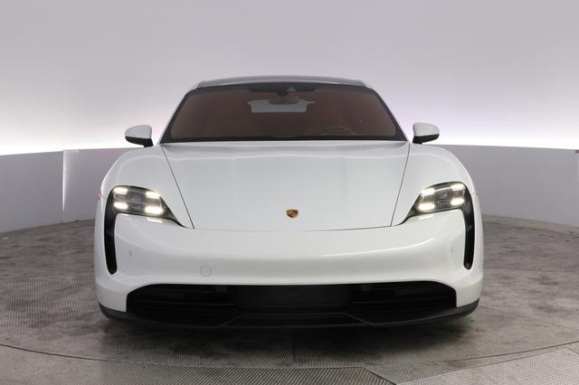 2022 Porsche Taycan — photo 9 of 27