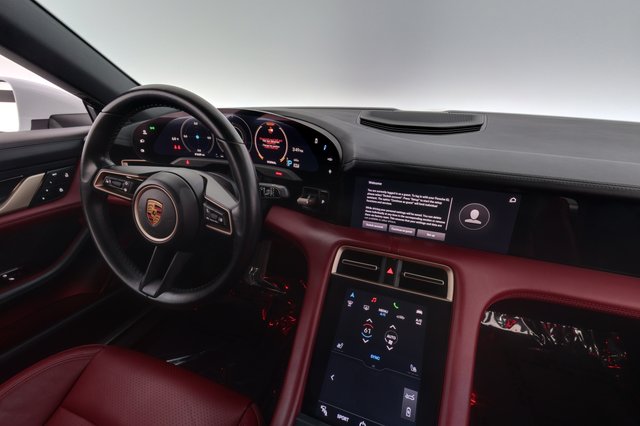 2022 Porsche Taycan — photo 20 of 27
